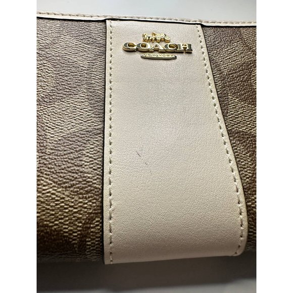 Coach Zippy Wallet - Picture 4 of 12